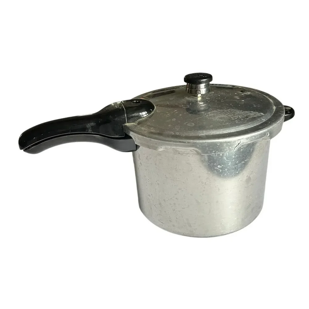 Presto 6 Quart Aluminum Pressure Cooker w/ Jiggler & Trivet Locking Lid 0126408